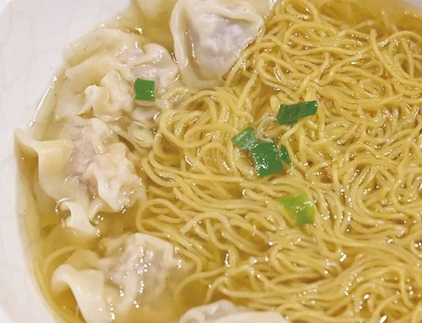 Bowl of wonton noodle soup at Dumpling Time Block Place